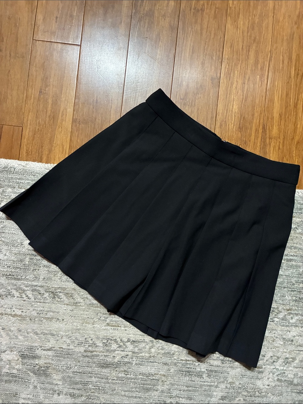 Sunday Best - Aritzia- Women's Black Pleated mini skirt - size 4